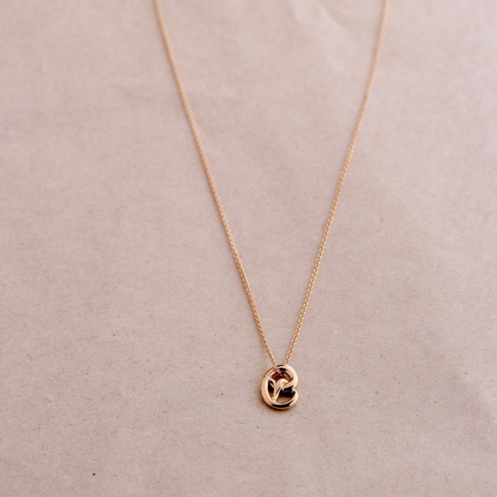 Goldbrezel mit Kette