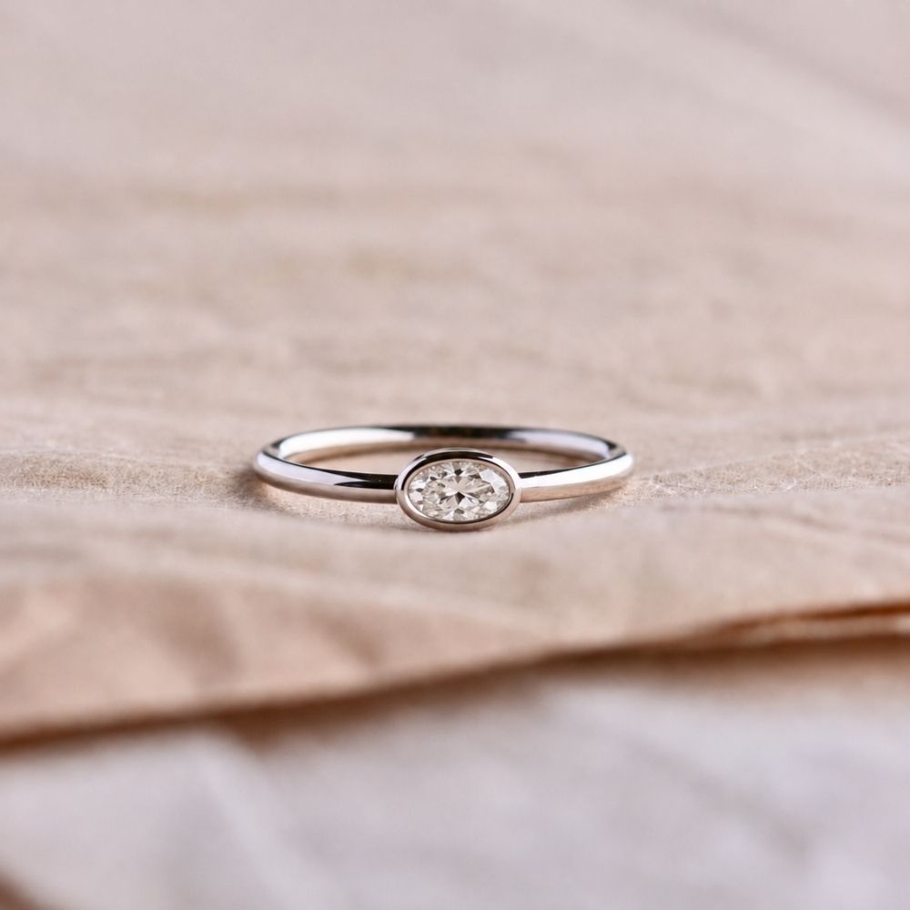 Ninie Oval – Diamantring 0,30 ct
