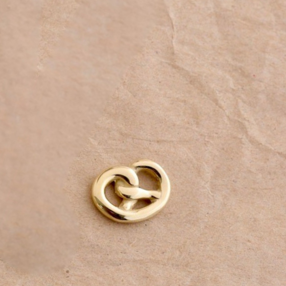 Goldbrezel Charm