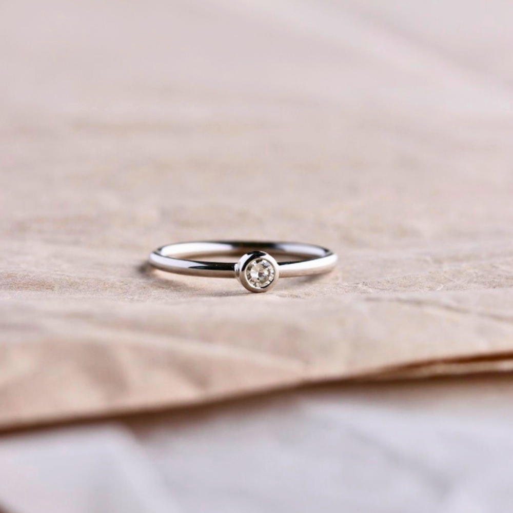 Solitär Ring weiß
