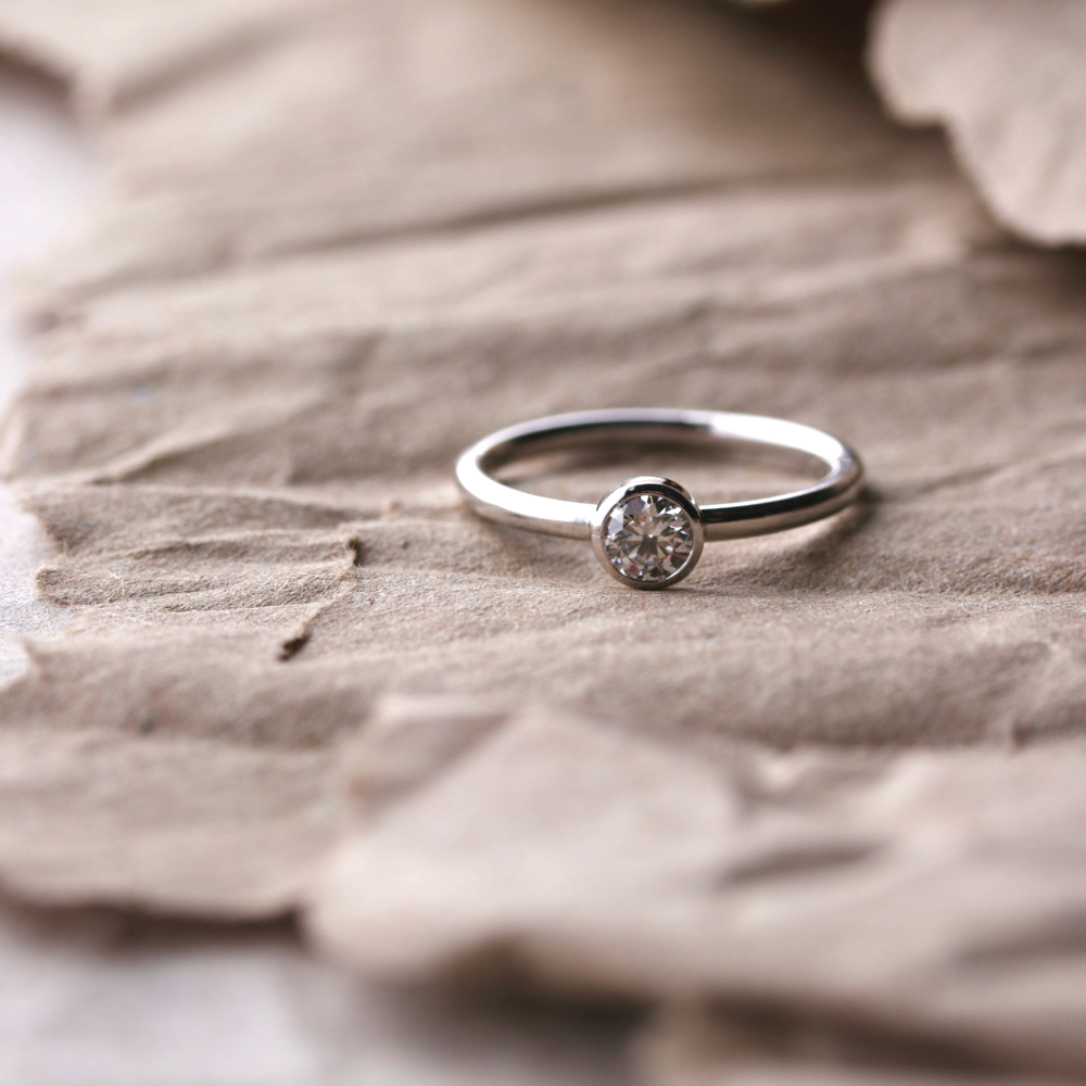 Solitär Ring weiß