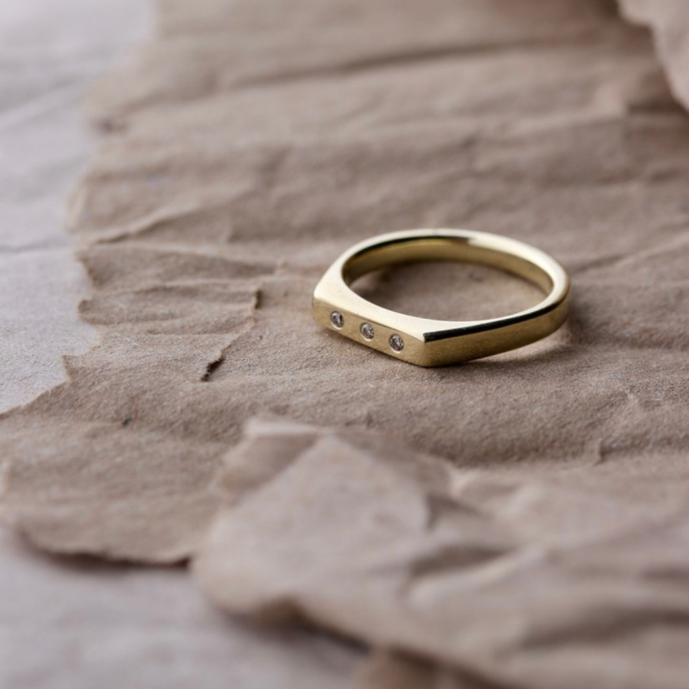 Siegelring mini mit drei Diamanten