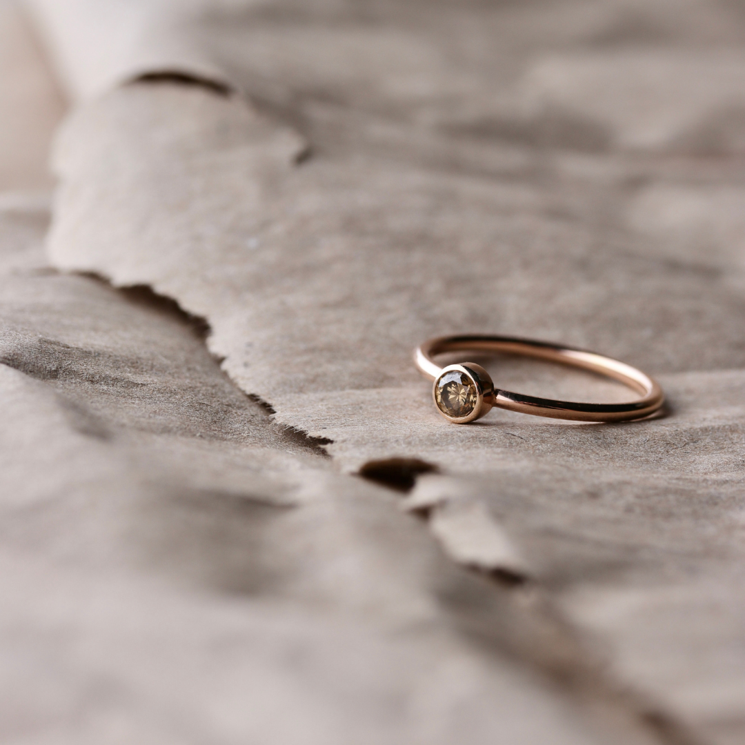 Solitär Ring mit bräunlichen 0,23ct Diamant