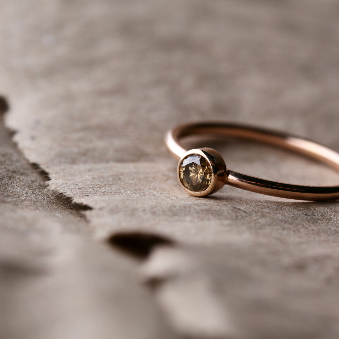 Solitär Ring mit bräunlichen 0,23ct Diamant