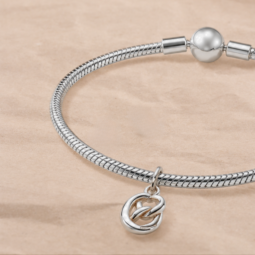 Brezel Charm aus 925 Silber für Armbänder